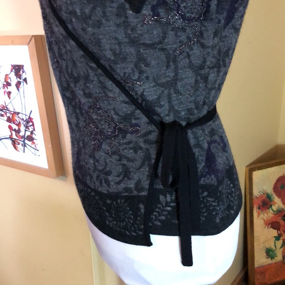 Vtg JONES NEW YORK Size Small P
100% Lana Merino Wool True Wrap Floral Metallic - Picture 17 of 17